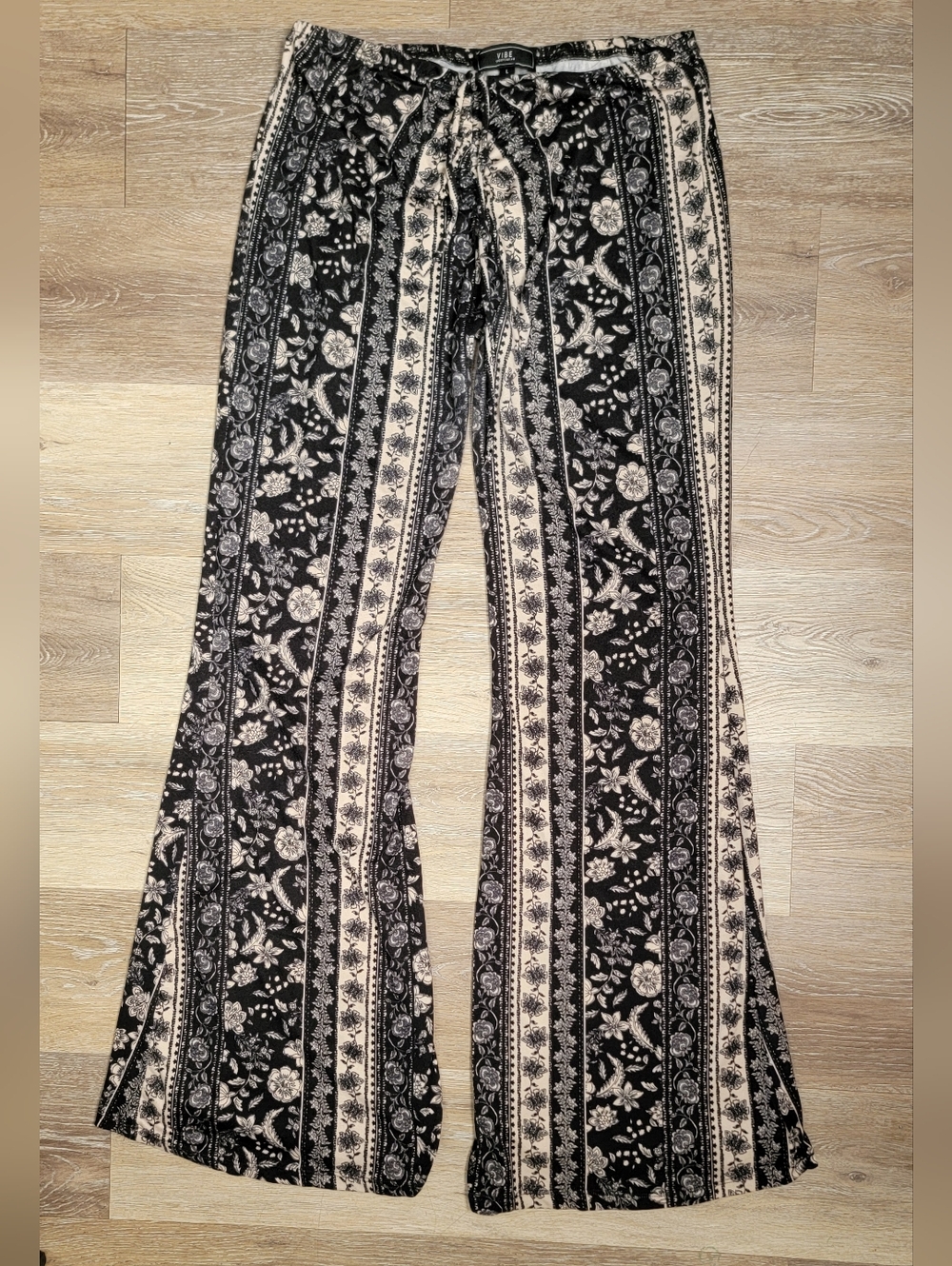Vibe Sportswear Flare Leg Boho Pants Size Large